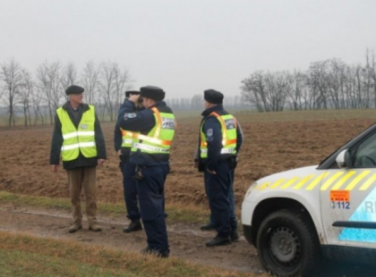 A 72 éves idős magyar bácsi fát gyűjtögetett az erdőben, hogy fűteni tudjon otthon - Le is csukták érte! Mégis mi folyik itt?!