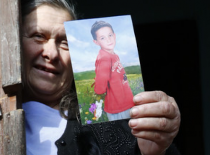 Ő a 13 éves hős Gáborka, aki testével védte 3 éves kishúga testi épségét, a három megvadult kutyától! Ilyen súlyos állapotban van jelenleg: - Egy szívecskével kívánjunk neki mielőbbi gyógyulást!