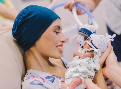 A gyermekéért áldozta fel a gyógyulását a leukémiás tini anyuka – Végül mindent elvesztett…