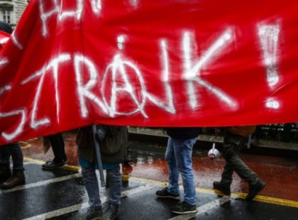 Brutális sztrájk készül: akár 900 ezer dolgozó is beszüntetheti a munkát