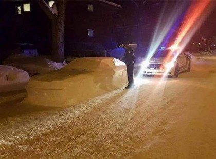 Hóból faragott autót akartak megbüntetni a rendőrök
