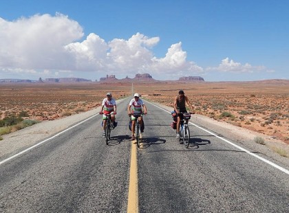 Kétkeréken járja a világot a magyar tűzoltó