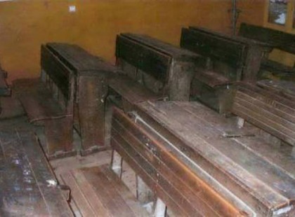 Emlékeztek ? Ti is ültetek ilyen iskolapadokban?