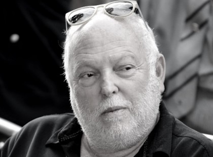 Mivé fajult ez a világ? Akik Andy Vajna halálán örömtáncot járnak, azok a saját halottaikat sem becsülik