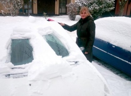 Te hogy takarítod a szélvédőt? Oyan kárt is tehetsz benne, amivel még a műszaki vizsgán sem mehet át az autó