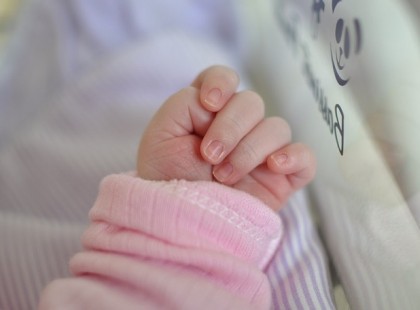 Újév reggelén egy kislány életét mentette meg a babamentő inkubátor