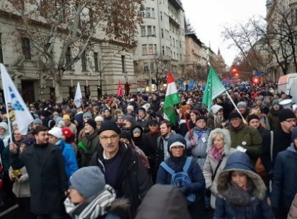 Ultimátumot adtak Orbánnak a tüntetők
