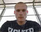 EZ AZ EMBER VERTE MEG A VÉDTELEN KISKUTYÁT. AZ ORSZÁG ÁLLATVÉDŐI EGYHANGÚAN KÖVETELIK A BÖRTÖNT