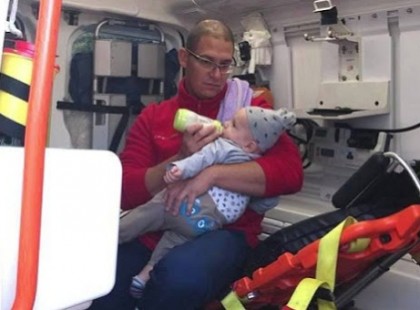 Példátlan! Ezt miért nem osztják ezerrel? Emberségből jeles: mentőápoló etette meg a babát a tömegbaleset után..! Ez történt pontosan: