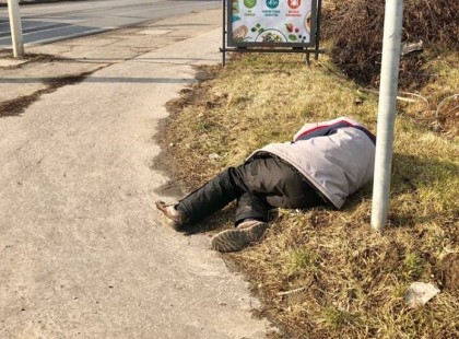 Egy bácsi rosszul lett, és összeesett, csak egy fekete BMW állt meg, aki EZT tette vele