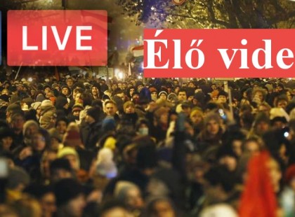 ÉLŐ: A tüntetők elindultak az ÁSZ-hoz