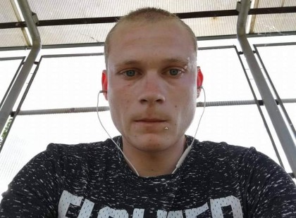 EZ AZ EMBER VERTE MEG A VÉDTELEN KISKUTYÁT. AZ ORSZÁG ÁLLATVÉDŐI EGYHANGÚAN KÖVETELIK A BÖRTÖNT