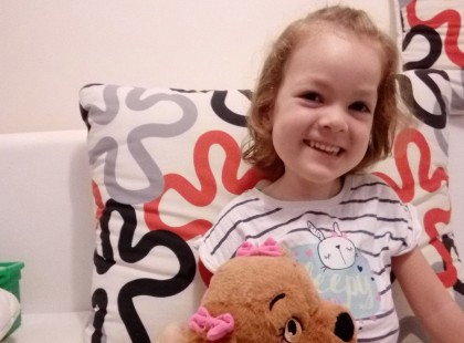 Meglett a pénz a kis Noémi gyógykezelésére. Az ország bebizonyította, hogy tele van jó emberekkel