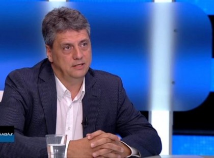 A DK magyarázatot vár Orbántól, hogyan kaphatott letelepedési engedélyt Magyarországon harmincezer külföldi