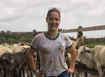 Lányom ma 20 éves! Kigúnyolják őt, mert ilyen munkát végez! Nem kérek mást, csak olvassátok el miért kellett elhagynia hazáját