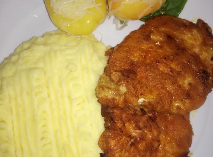 Fokhagymás tejben pácolt, paprikás lisztbe forgatott, forró olajban sült Vasi pecsenye!