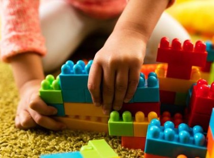 Halála előtt a kisfiú összetintázta a szőnyeget - édesanyja évekkel később megosztja a szívszorító igazságot