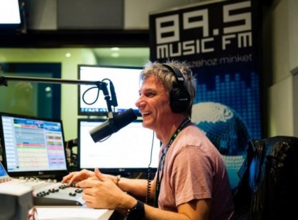 Nagy balhé volt a tegnap este megszűnt Music FM székházában: biztonsági őrök állták az újságírók útját