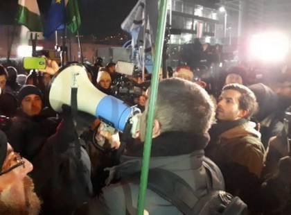 Rabszolgatörvény: a legnagyobb hazai szakszervezet az Európai Unió elé viszi a hatalmas túlóra kérdését