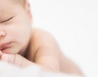 Örökbefogadási ügynökség az újszülött babák ölelésére keres önkénteseket
