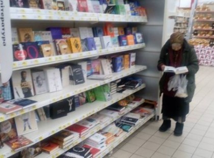 Ez a néni 15 éven keresztül járt olvasgatni a könyvesboltba. A boltosok egyszer csak megelégelték:
