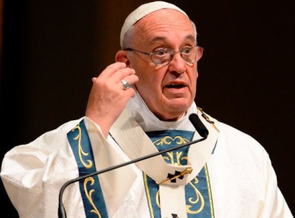 Ferenc pápa: nem szabad pénzt kérni a misékért, a keresztelőkért, a temetésekért és az áldásért!