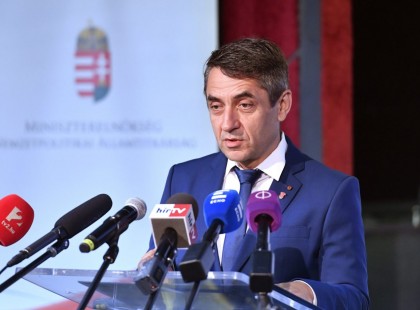 Államtitkár: Tömegesen jönnek haza a magyarok külföldről mert itthon jobb az élet