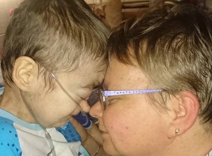 RICSIKE ÉDESANYJA IMÁT KÉR A KISFIÁNAK..AKI TEHETI, MONDJON EL ÉRTÜK EGY IMÁT