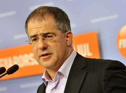 Kósa szerint a Magyar ingyen élő, iszákos.