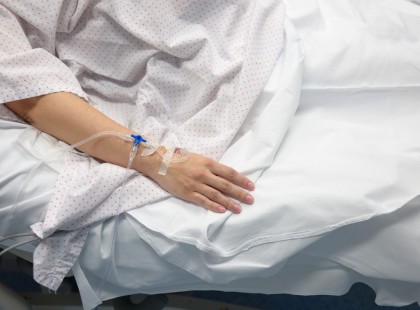 A nő kómába került, ezalatt a férj viszonyt kezdett az ápolónővel. Egy nap az asszony felébredt…