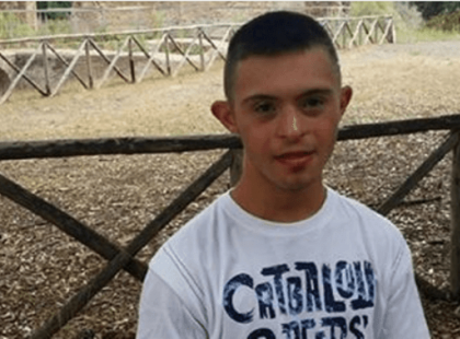 Amikor két lány fuldokolni kezdett, csak egy Down-kóros fiú ugrott be kimenteni őket!