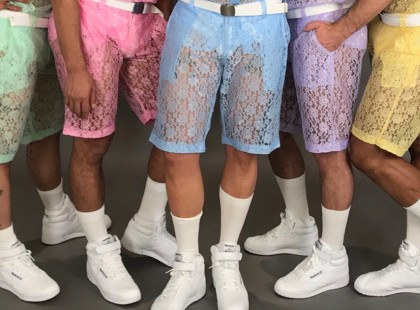 El fognak ájulni: ezek a csipkés férfi sortok – ez a legújabb divat trend