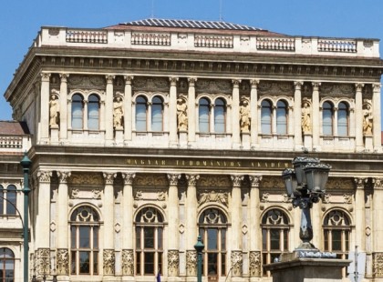 Kormány kontra MTA - izomból megoldva?