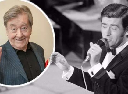 Örökzöld slágereivel emlékezünk a 81 éves korában elhunyt Koós Jánosra.