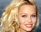 Pamela Anderson kiakadt azokra a milliárdosokra, akik a Notre Dame felépítésére adakoztak: “Megveszitek a belépőt a mennybe?”