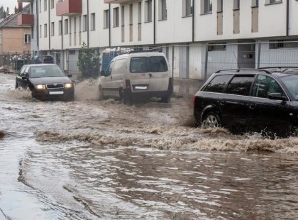 Hoppá! Olyan esőt kapunk a nyakunkba, amilyet már nagyon régen láttunk! Már csap pár nap haladék van! Ekkor érkezik :