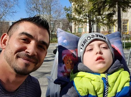 2,2 milliót gyűjtött össze Horváth József rákkutató ezeknek a beteg gyerekeknek.Cselekedete elismerésre méltó!