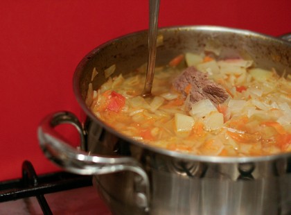 Heti 3-4 kilótól is megszabadulhatunk a káposztaleves-diétával. Így készítsd el!