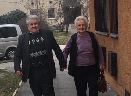 Kedves emberek, ők az én imádott nagyszüleim, és most lesznek 65 éves házasok csupán EZT kérem Önöktől!