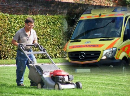 Brutálisan megverték, mert füvet nyírt nagypénteken