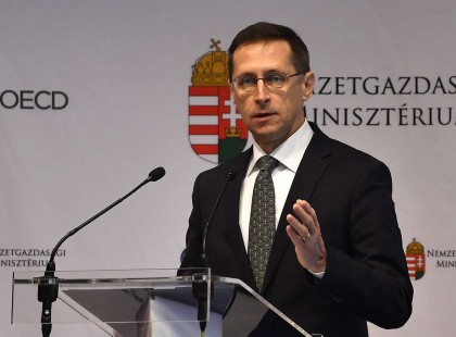 OKTÓBER 1-től 295.000 forint plusz családi pénzt kapnak ezek a magyar családok! 1 GYEREKKEL IS JÁRNI FOG!!!! OKTÓBERBEN UTALJÁK az első részletet! A legtöbben nem is számítottak rá, így nagyon fognak örülni! Mindenképpen tájékozódj, mert csak igénylésre adják – mutatjuk hol kell benyújtanod! >>>