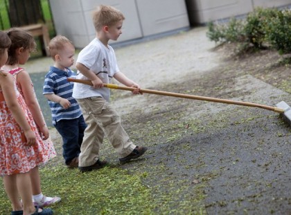 Azok a gyerekek, akik rendszeresen végeznek házimunkát, sikeresebb felnőtté válnak