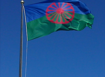 Ilyen még nem volt: Kitűzték a roma zászlót az Európai Parlamentben