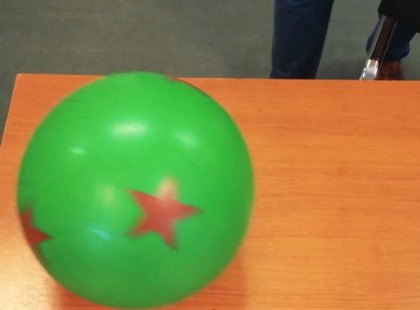 Újabb botrány videót forgatott az Index: össze-vissza guruló, gagyi labdával akarják tanítani a gyerekeket focizni