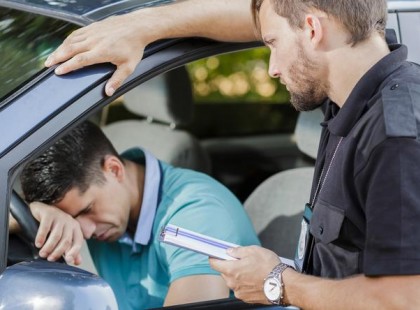 A rendőr leállítja a 120-al száguldozó autóst, és ekkor egy tanulságos dolog történt. Megéri elolvasni
