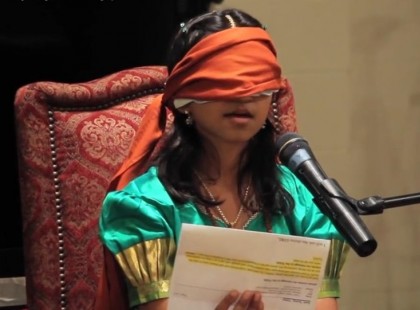 Ez a 9 éves indiai lány bekötött szemmel képes olvasni és látni, miután aktiválták a harmadik szemét