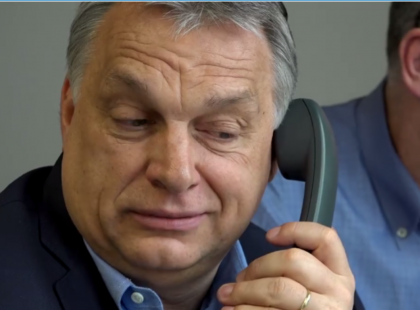 Idős néni vissza­kér­de­zett Or­bán­nak, már megint maga hív?