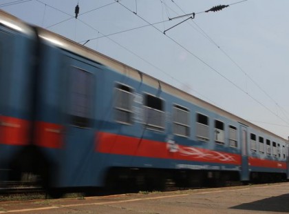 Szándékosan lökte a vonat elé a kislányát? Emberöléssel vádolnak egy édesanyát, akinek a gyermekét elgázolta egy vonat