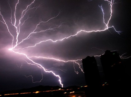 18 megyére adtak ki riasztást !Hatalmas égszakadás jön !2 cm-es jégdarabokra hívja fel a figyelmet a meteorológiai szolgálat, amihez 70 km/órás szél társul !