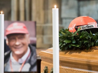 Szívszorító fotók Niki Lauda búcsúztatásáról